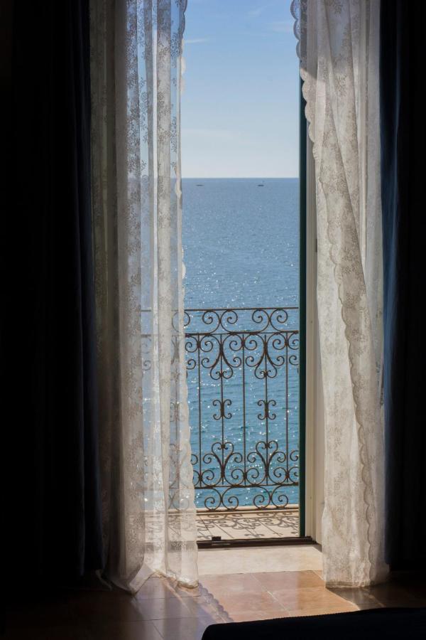B&B Le Finestre Sul Mare Таранто Екстериор снимка
