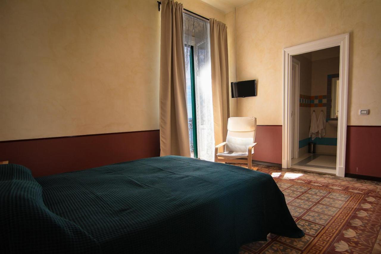B&B Le Finestre Sul Mare Таранто Екстериор снимка